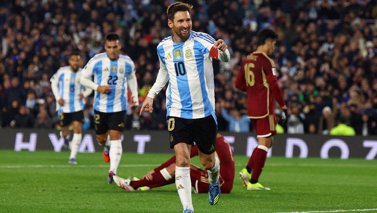 Lionel Messi se despidió de la afición argentina con doblete a Venezuela (Reuters)