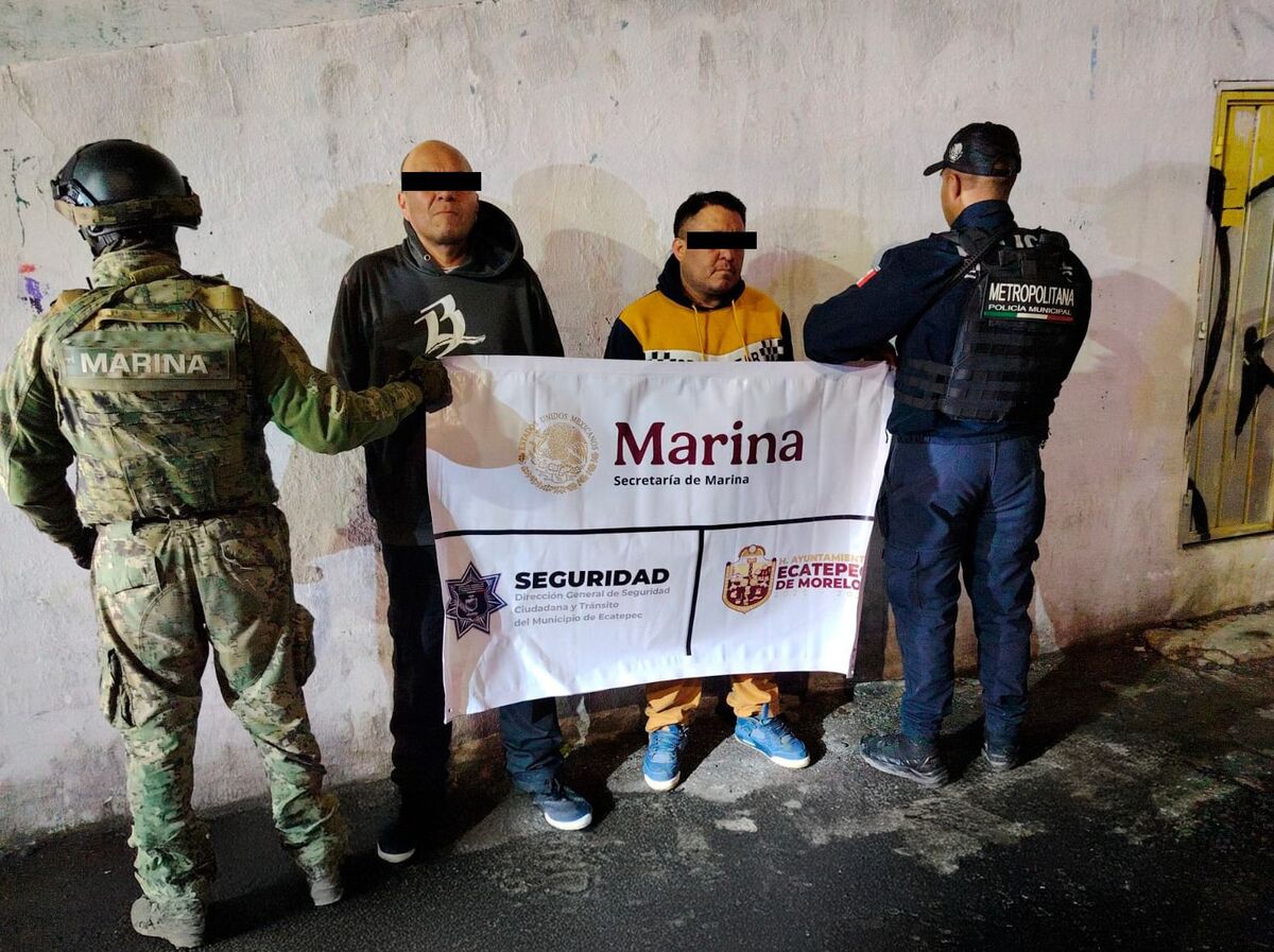 Los hombres fueron detenidos por la Marina.