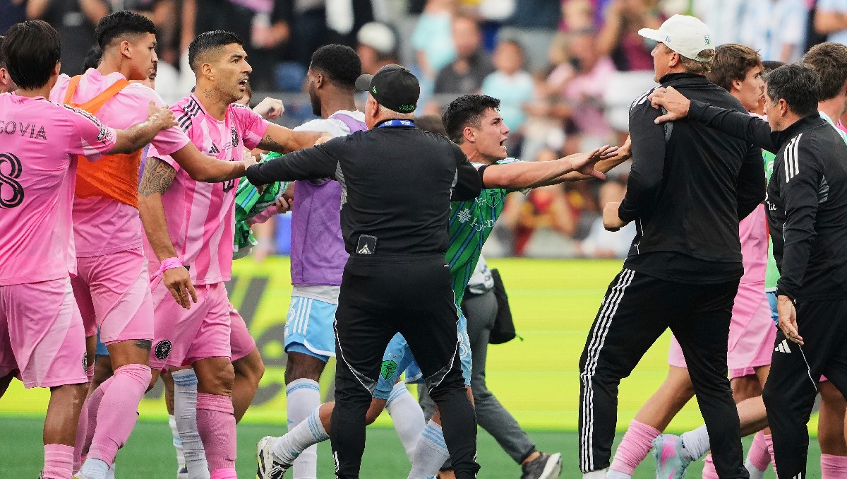Luis Suárez se disculpó por la riña contra jugadores y staff del Seattle Sounders en la Leagues Cup (AP)