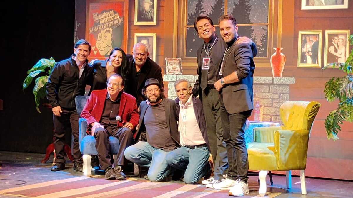 Muchos amigos acudieron a la primera función de 'Aquí entre dos'. (LIZBETH CRUZ)