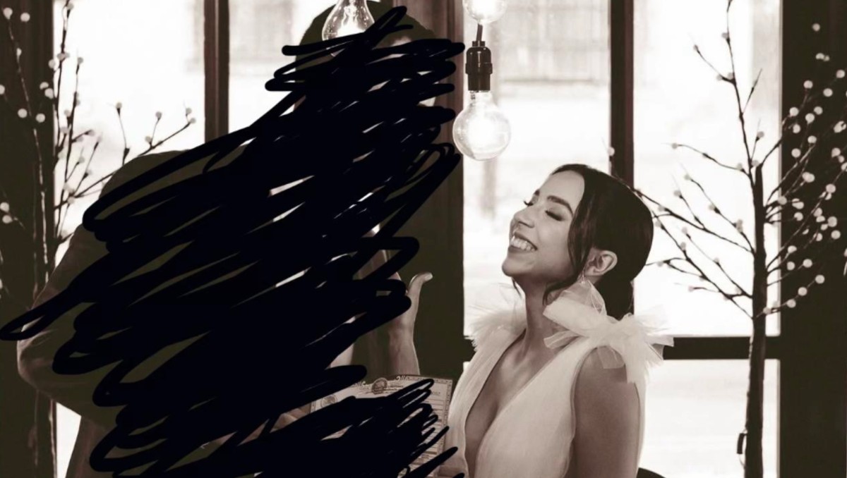 Mujer descubre que su esposo le fue infiel con una gringa.  | TikTok: @anetharenas