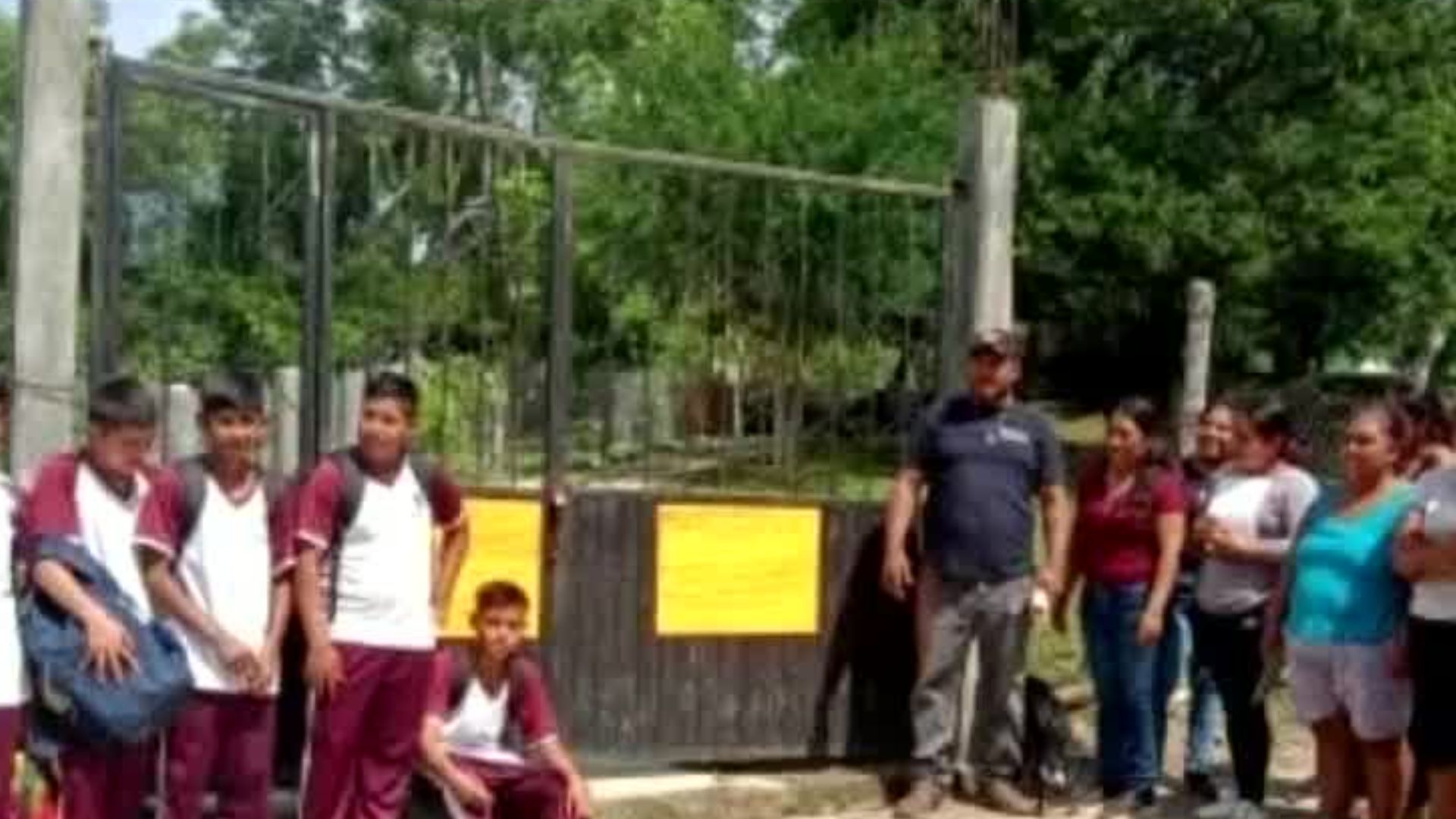 Padres de familia cierran telesecundaria por falta de un docente en Hidalgo
