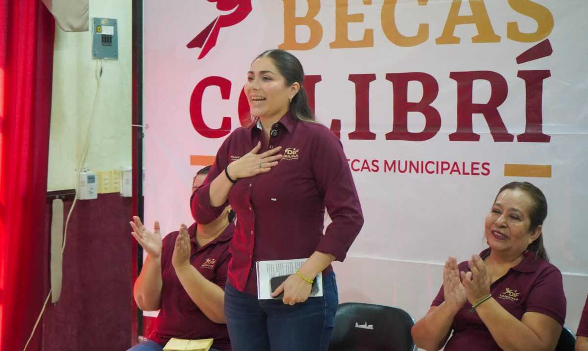 Realizan segunda entrega de Becas Colibrí. (Cortesía)
