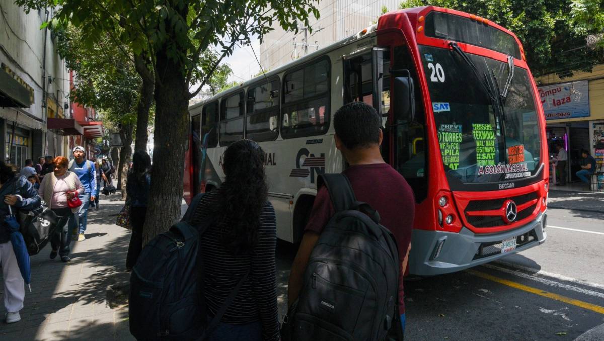 Transportistas del Valle de Toluca advirtieron que el aumento al pasaje deberá resolver en esta semana. Foto: Cuartoscuro