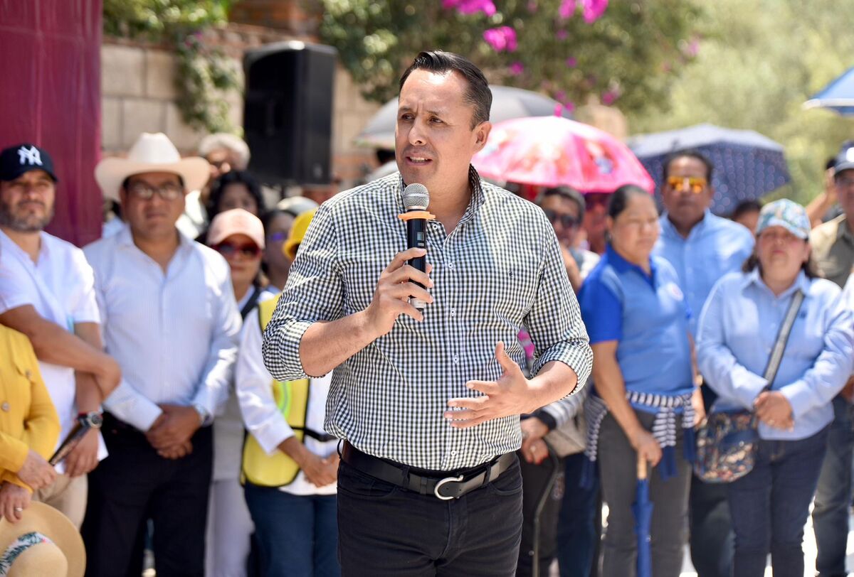 Cristhian Martínez inaugura calle Tula. (Cortesía)