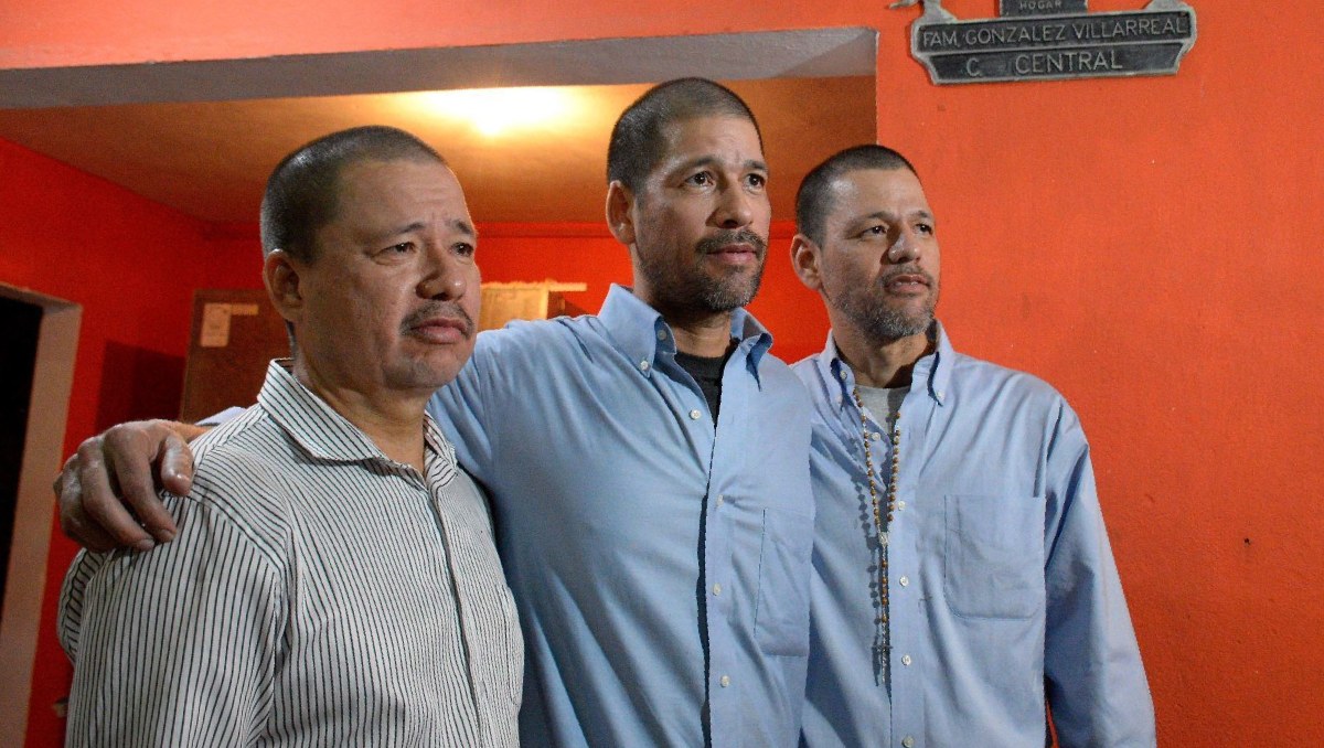 Fotografía de los González Villarreal al volver a su casa en Culiacán | Cuartoscuro