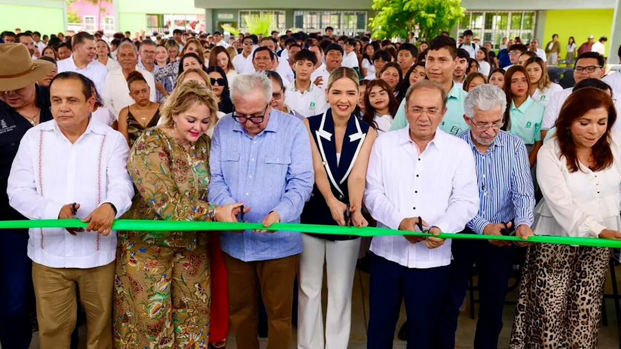 Gobernador Rocha Moya entrega nuevo edificio al COBAES 37 en Mazatlán, con inversión de 18.6 mdp
