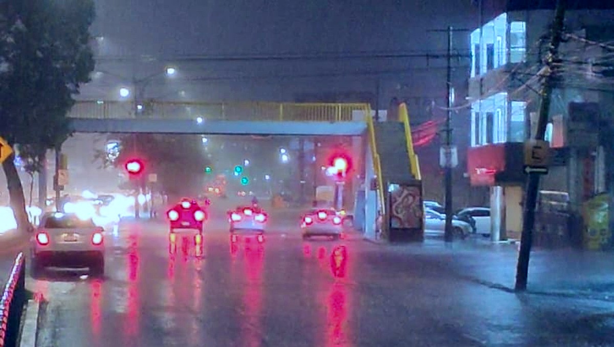 León: lluvias provocan estragos en principales vialidades | Especial