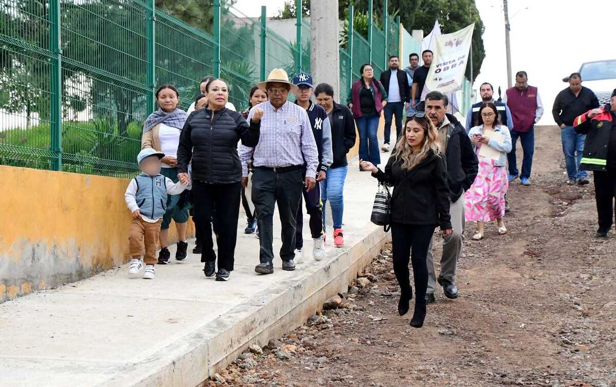 Lorena García Cázares entrega obra de urbanización. (Cortesía)