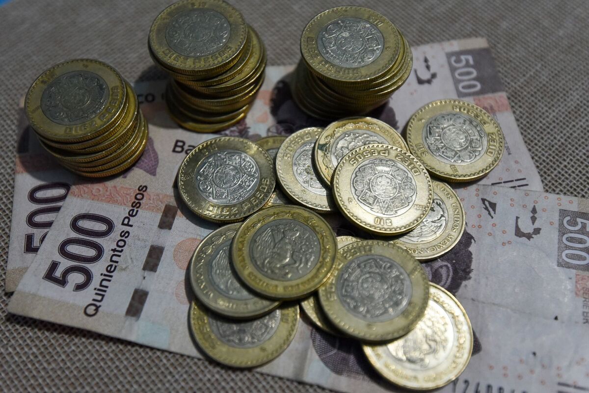 Méxicanos suelen guardar grandes cantidades de dinero en efectivo bajo el colchón o en el cochinito. Foto: Especial