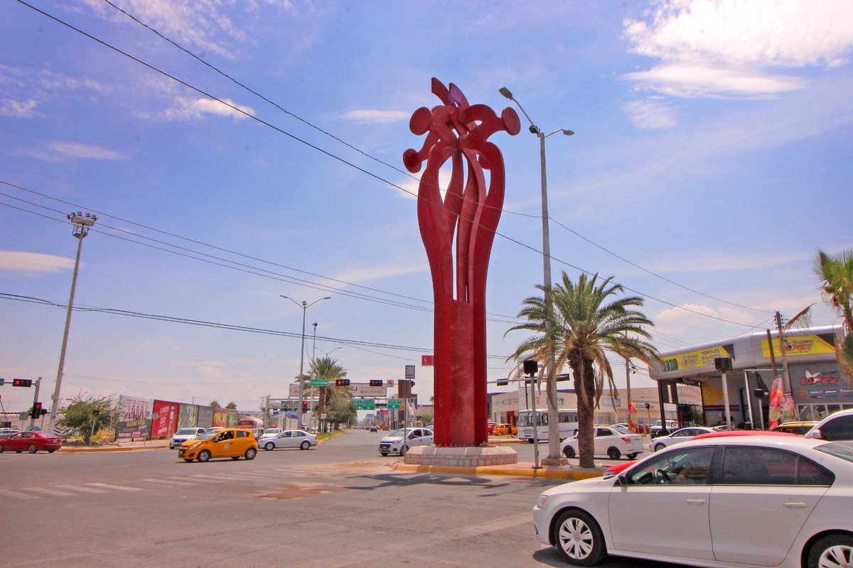 Reinstalan la Flor del Desierto en Torreón después de años ausente. (Roberto Amaya)