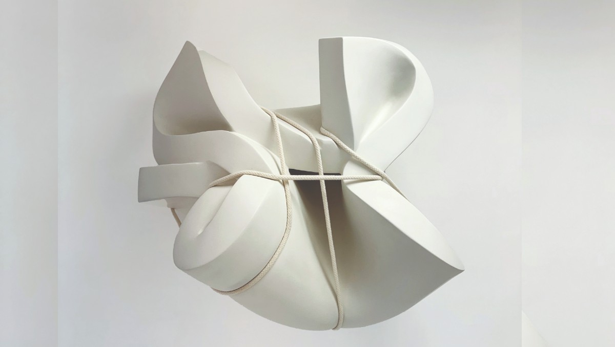 Self-portrait #15. Resina, fibra de vidrio, hule espuma y cuerda. Alejandra Laviada, 2025