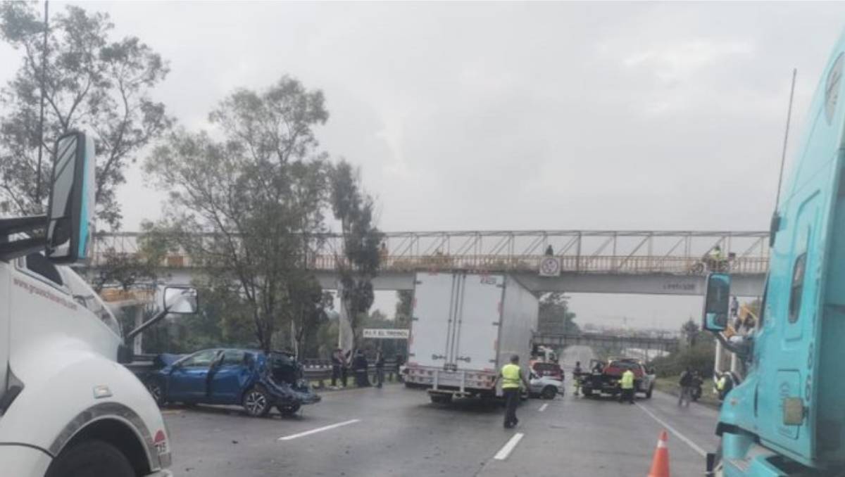 Un tráiler impactó a varios automovilistas que circulaban en dirección a la Ciudad de México. Foto: Cuenta de X de Guardia Nacional Carreteras