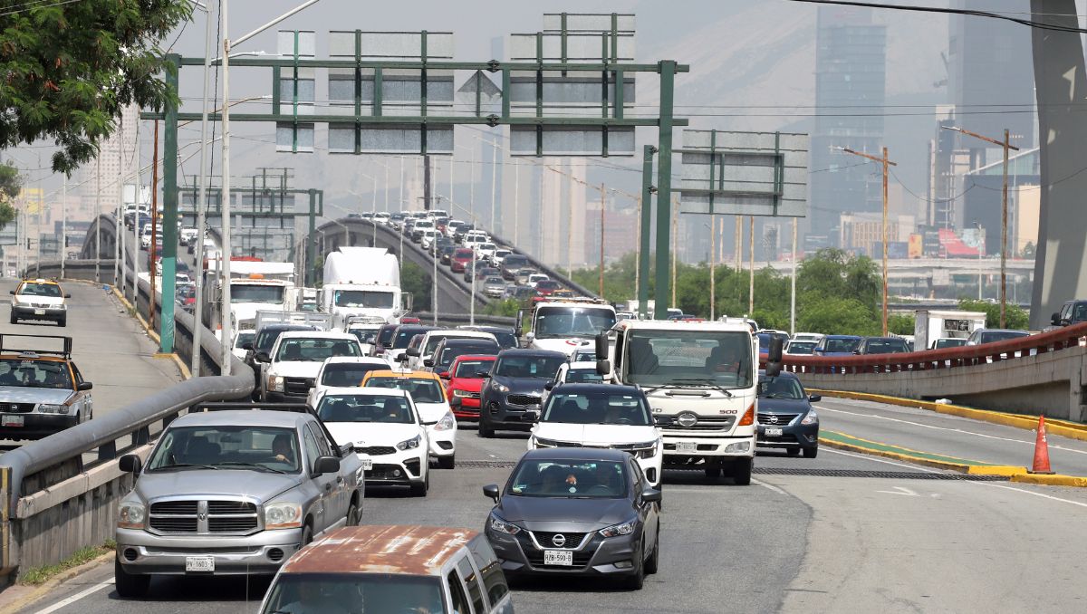 La avenida Morones Prieto es una de las más transitadas por los automovilistas al cruzar el Área Metropolitana. Luis Guerra