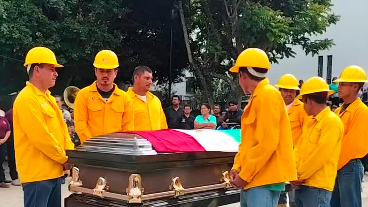 En Michoacán, familiares y amigos despiden a Rubén, bombero forestal fallecido en EU