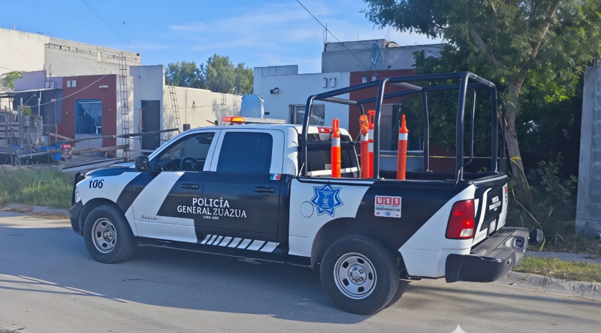 Patrulla de la Policía General de Zuazua en escena del crimen. | Imagen escalada con IA