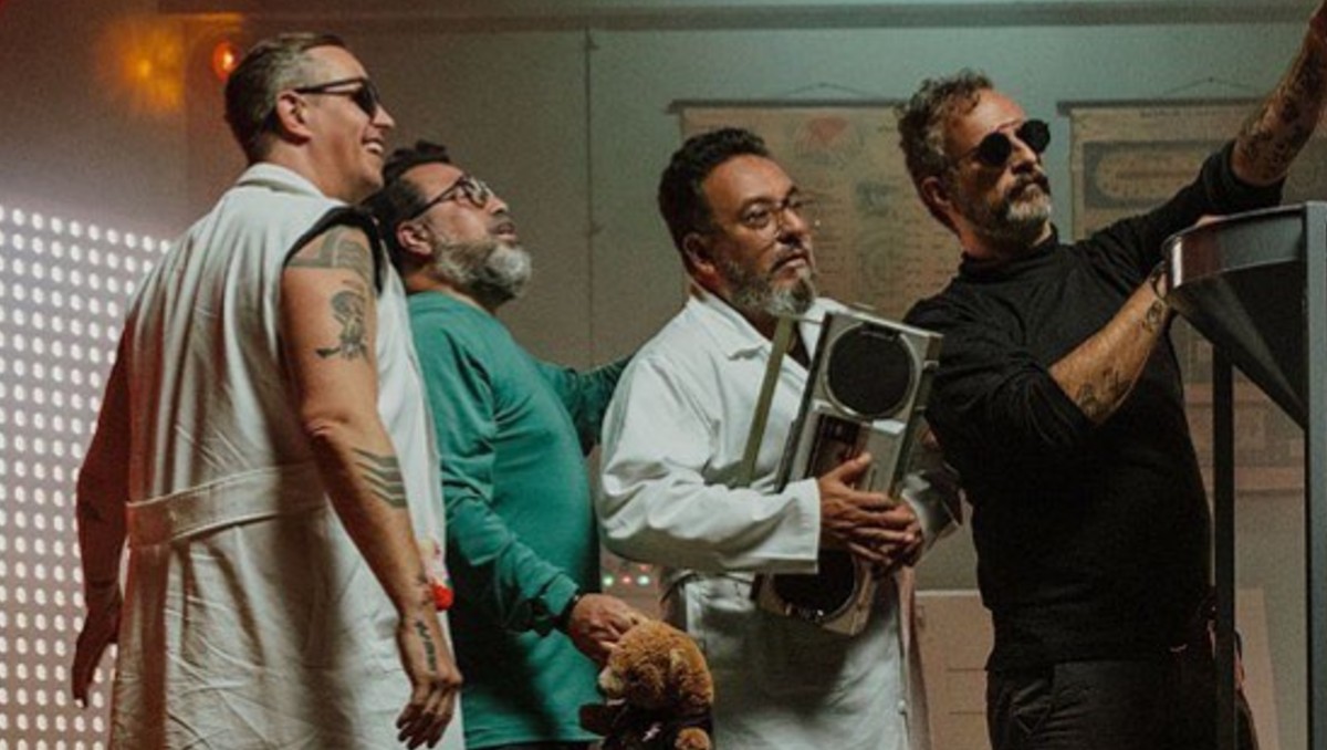 Tito junto a su banda, Molotov | Especial