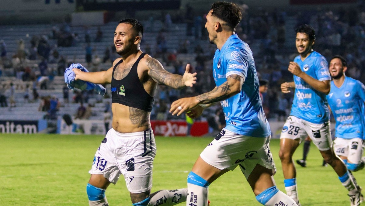 Francisco "La Pantera" Martínez festeja su gol con la Jaiba Brava.