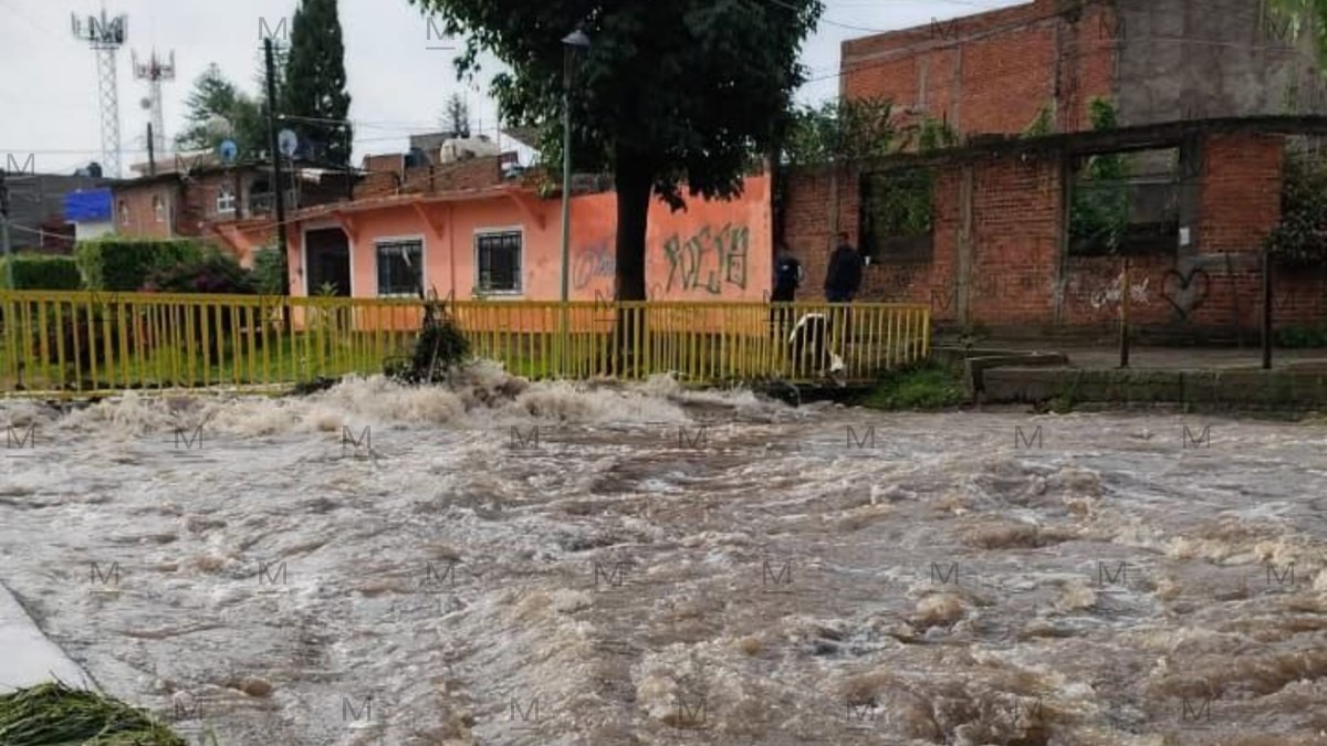 Las intensas lluvias de este domingo 7 de septiembre ocasionaron el desbordamiento del río Huascato en Pénjamo, Guanajuato. | Heliot Rizo.