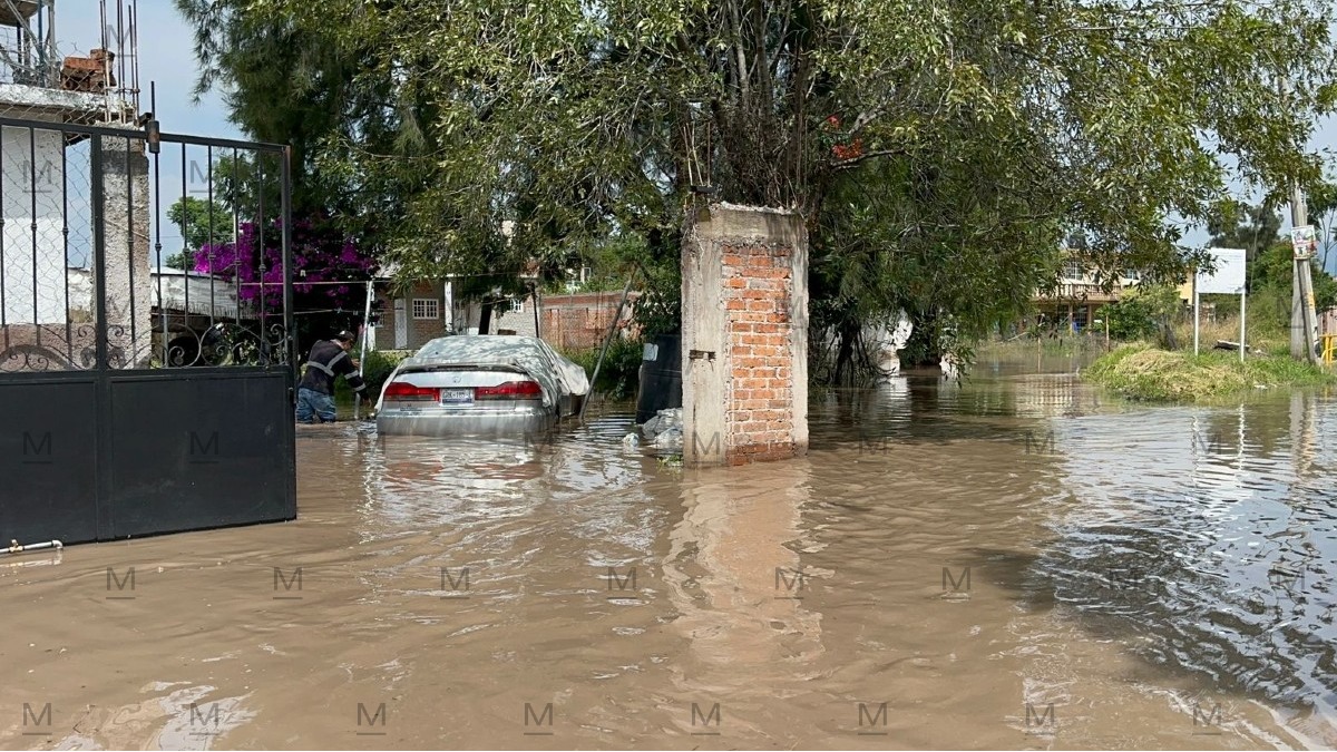 Intensas lluvias en Guanajuato provocan desbordamientos de ríos y afectaciones en viviendas y cultivos. Foto Heliot Rizo.