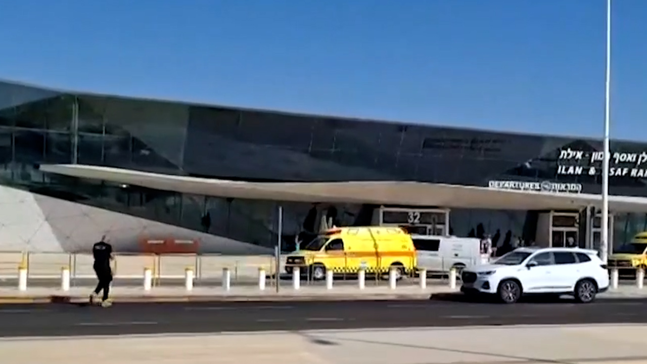 Israel suspende operaciones de su aeropuerto tras ataque de dron