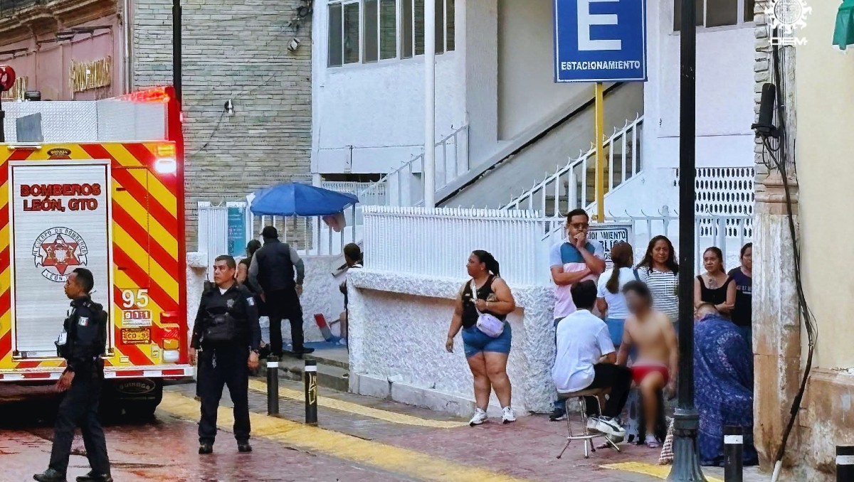 Dos personas graves y ocho lesionadas tras la explosión de un transformador en el centro de León. | Redes sociales 'León unido'