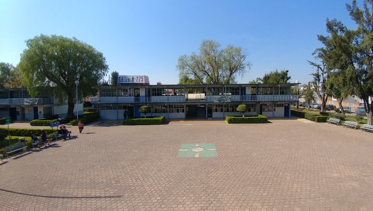 Alumno de 17 años cayó desde un tercer piso en el CBTIS 225 de León.