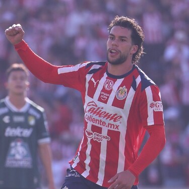 Chivas remonta y vence 2-1 a León en partido amistoso en Chicago.
