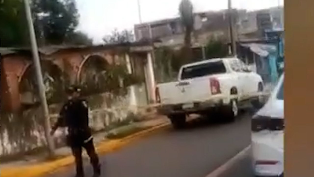 Confirman identidad de mujer asesinada a bordo de autobús en Amatlán de los Reyes