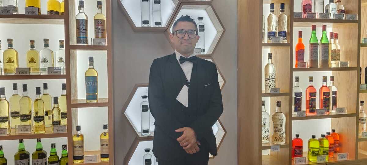 Rodolfo Ríos Caballero, sommelier y chef de Bodegas Alianza, habla de las tendencias en el mundo de los destilados, vinos y licores / Adriana Jiménez