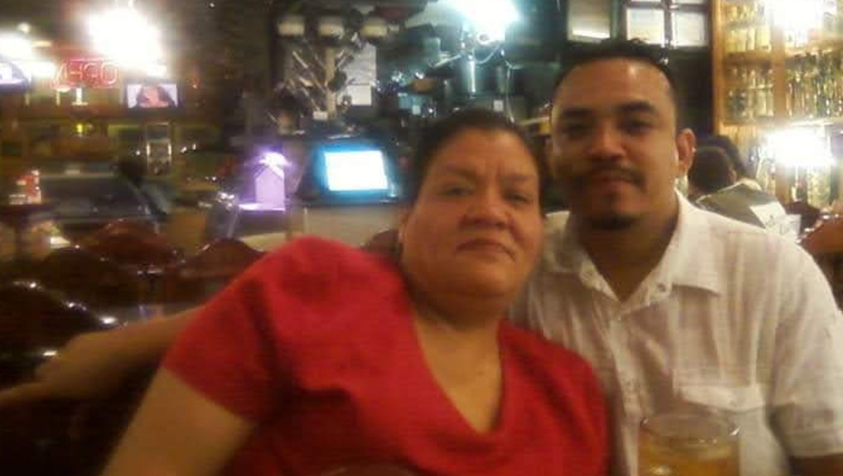 La esposa de Juan ha considerado abandonar Estados Unidos para volver a México.