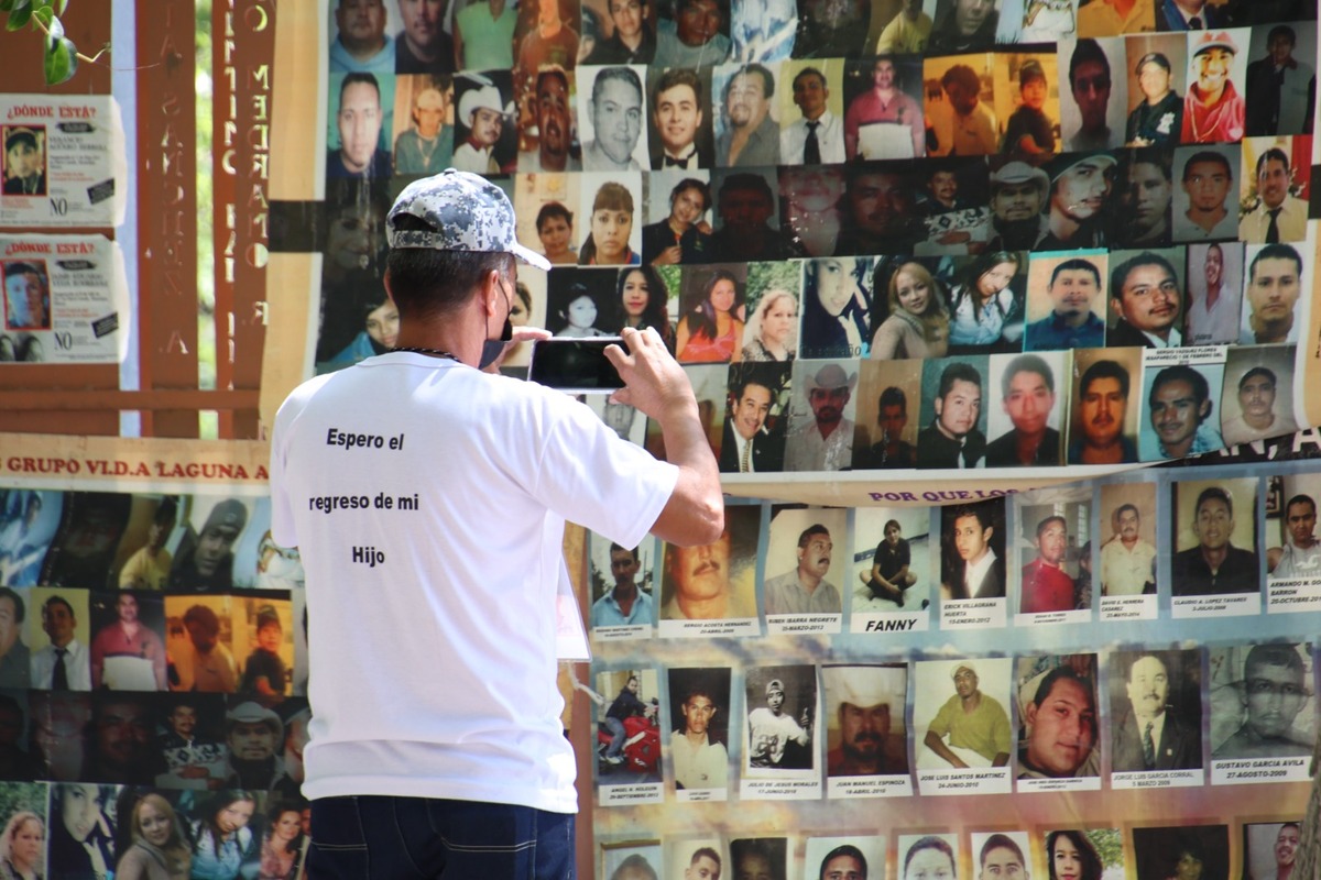 Familias recorren Coahuila en busca de sus desaparecidos. (Verónica Rivera)