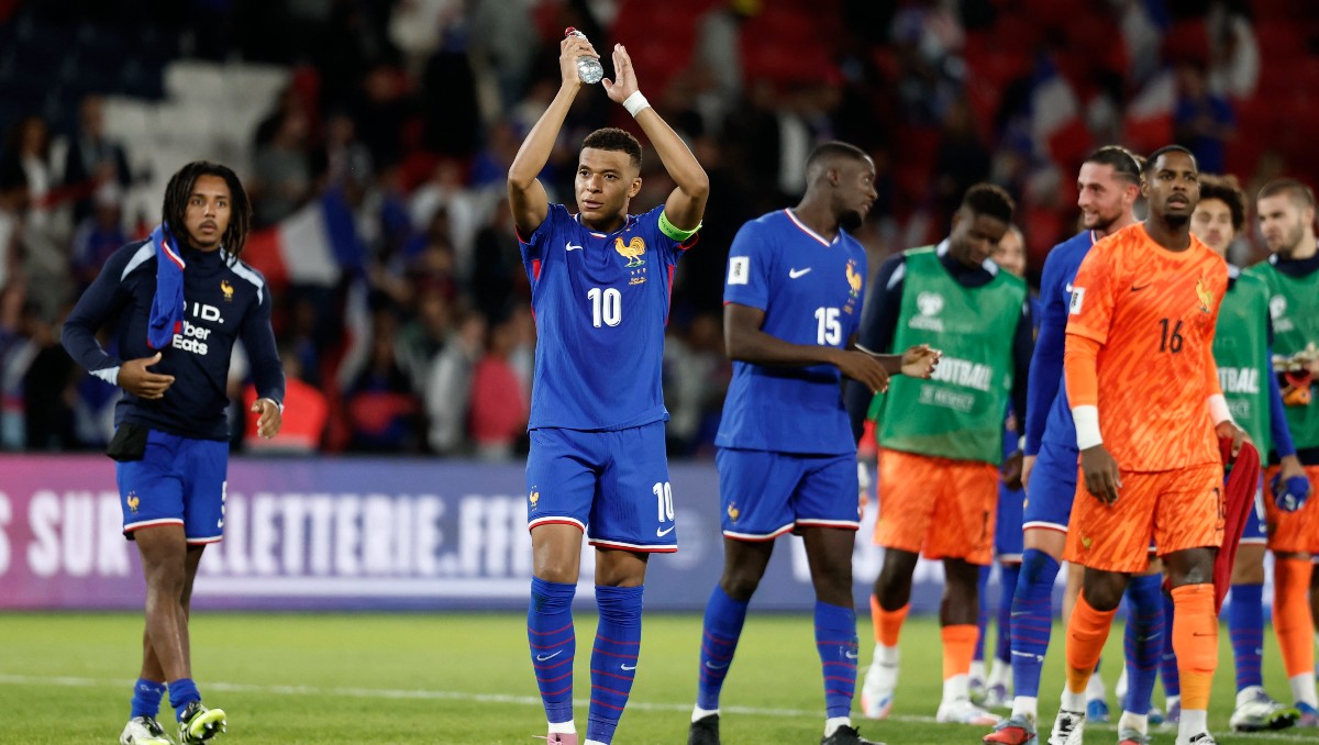 Kylian Mbappé encaminó la remontada de Francia sobre Islandia en las eliminatorias mundialistas de la UEFA (Reuters)