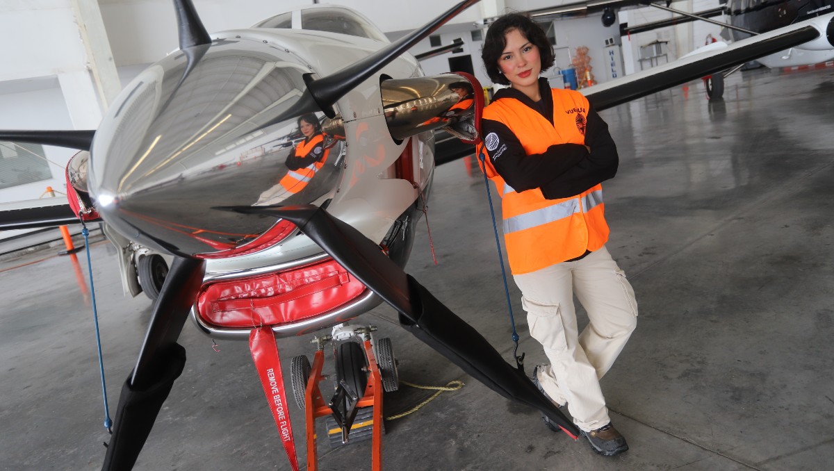 Ana Paola González,  ingeniera aeronáutica, técnica en aeronaves y pilota. | Roberto Alanís