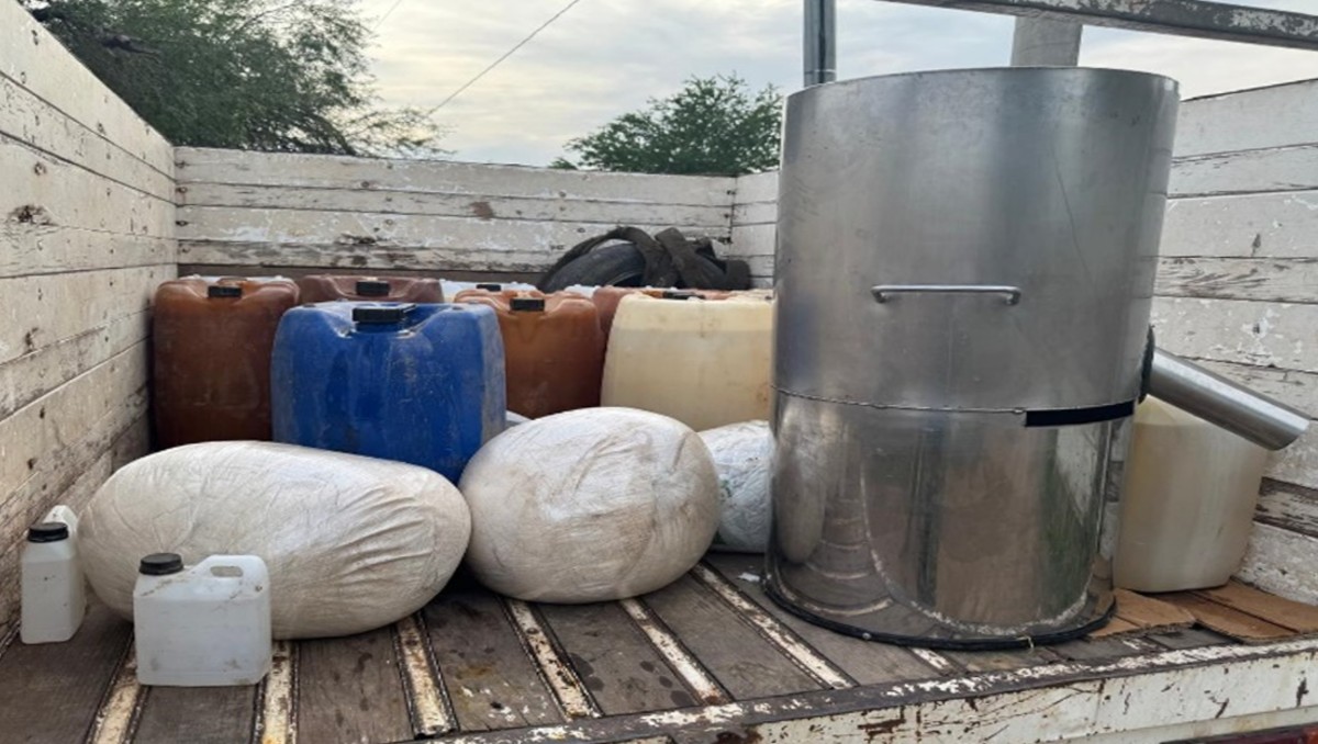 Aseguran 90 kilos de metanfetamina y 672 litros de precursores químicos en Sinaloa. | Especial