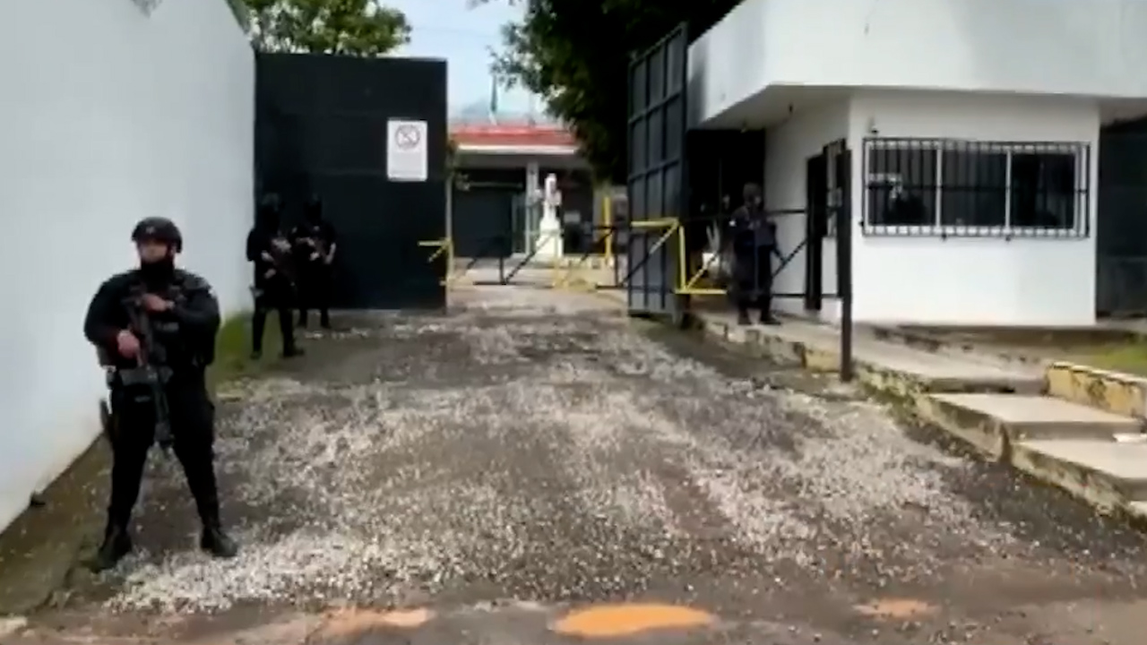 Autoridades de Nayarit realizan operativo tras riña en penal