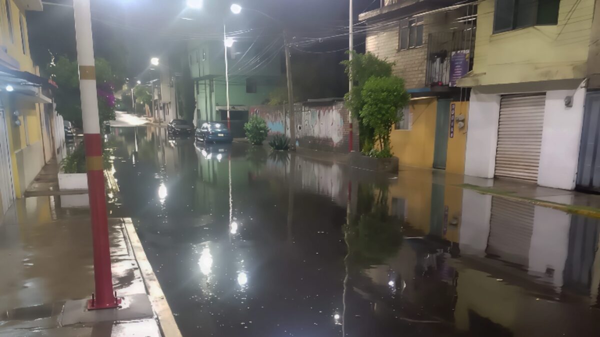 Algunas calles de colonias del Mar y Agrícola Metropolitana presentaron afectaciones por acumulación de agua. | Foto: Enrique Luna