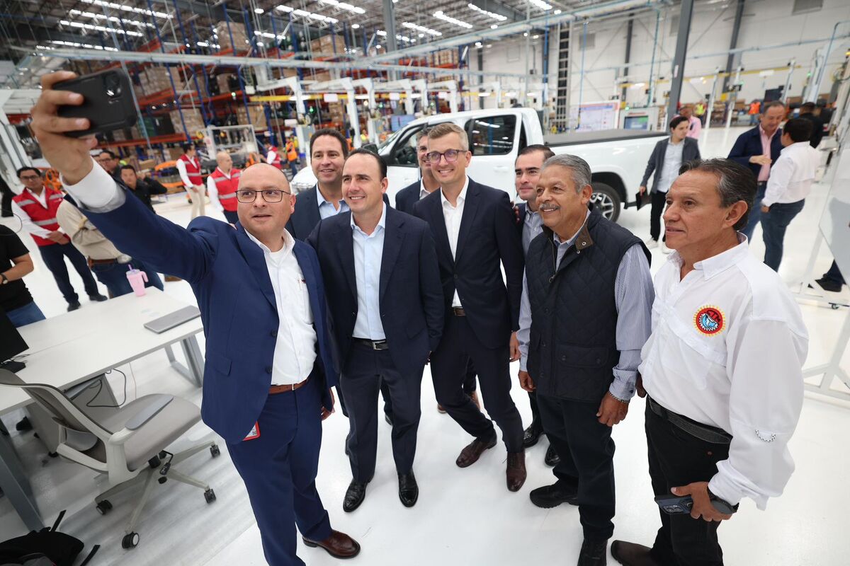 En Coahuila, el gobernador Manolo Jiménez acudió a la inauguración de la planta de Motherson SaS. (Cortesía)