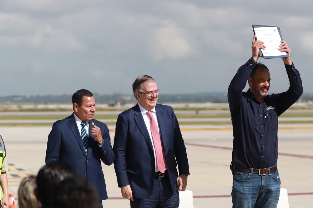 El costo de vuelo es de tan solo mil 200 pesos, certificación número 001 de aeronave deportiva. | Especial