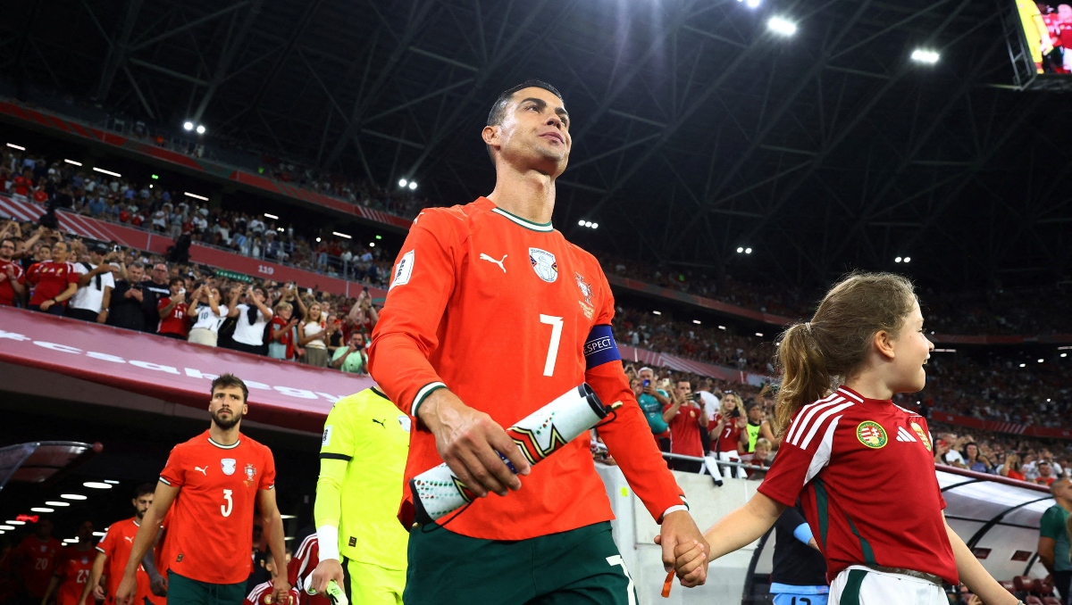 Cristiano Ronaldo recibe el premio a 'El mejor de siempre' (Reuters)