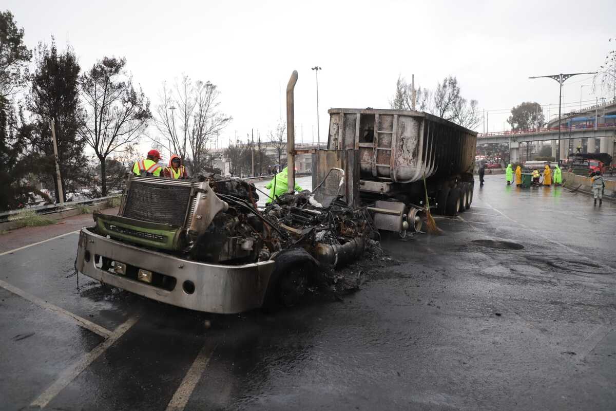 Daños tras explosión de pipa de gas en puente de la Concordia. | Javier Ríos