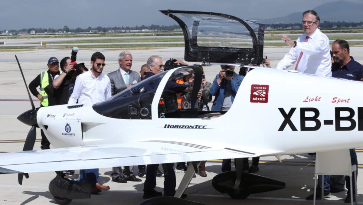 Halcón 2, la primera aeronave ligera deportiva mexicana, en el Aeropuerto Internacional Felipe Ángeles. Foto: Jesús Quintanar
