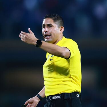 La Comisión de Árbitros de la FMF designó a Óscar Mejía como el silbante del partido del fin de semana entre América y Chivas, conocido como el Clásico Nacional
