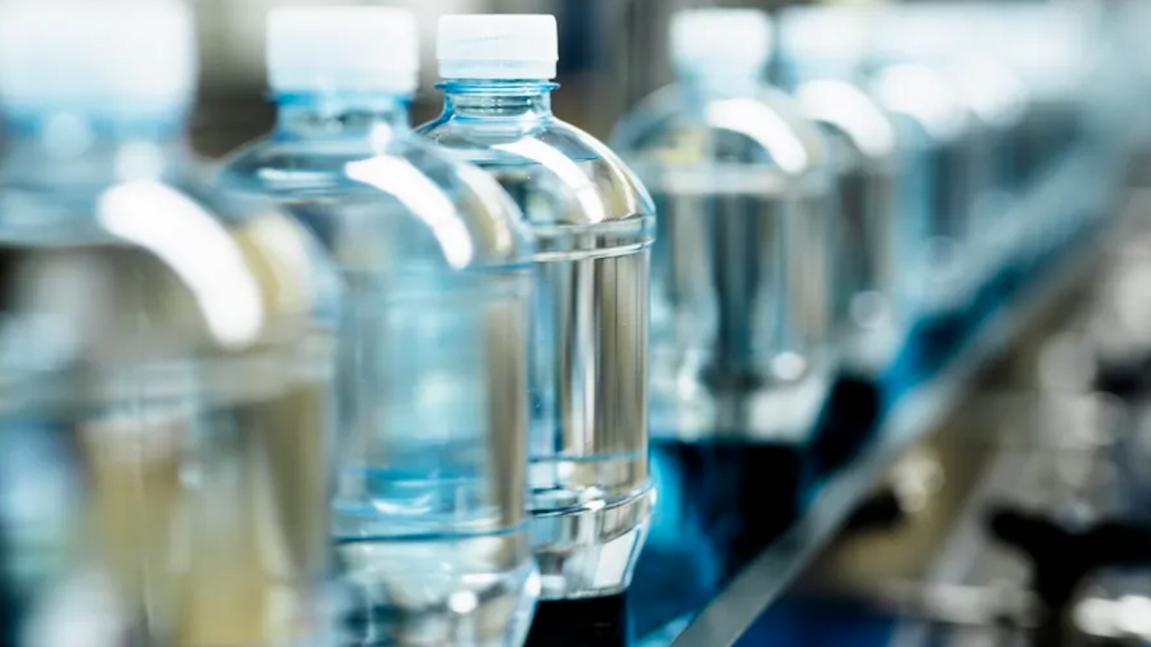 PAN propone eliminar IVA al agua como alternativa a impuestos a refrescos
