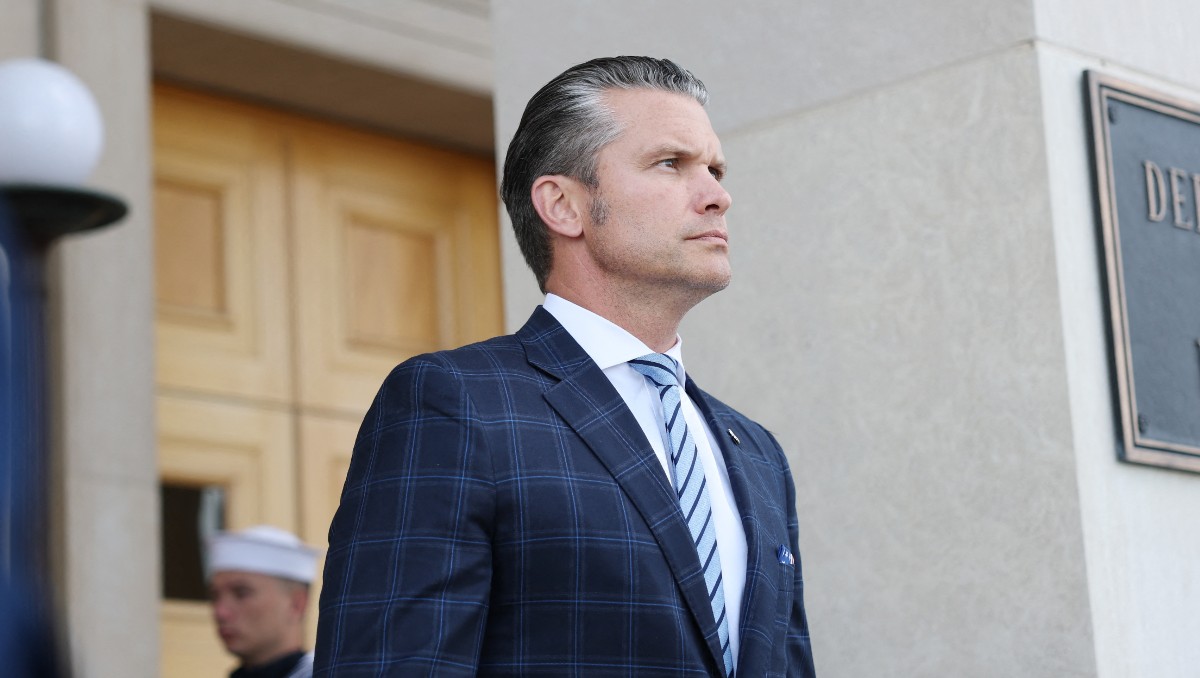 Pete Hegseth visitó a las tropas desplegadas en Puerto Rico. | AFP