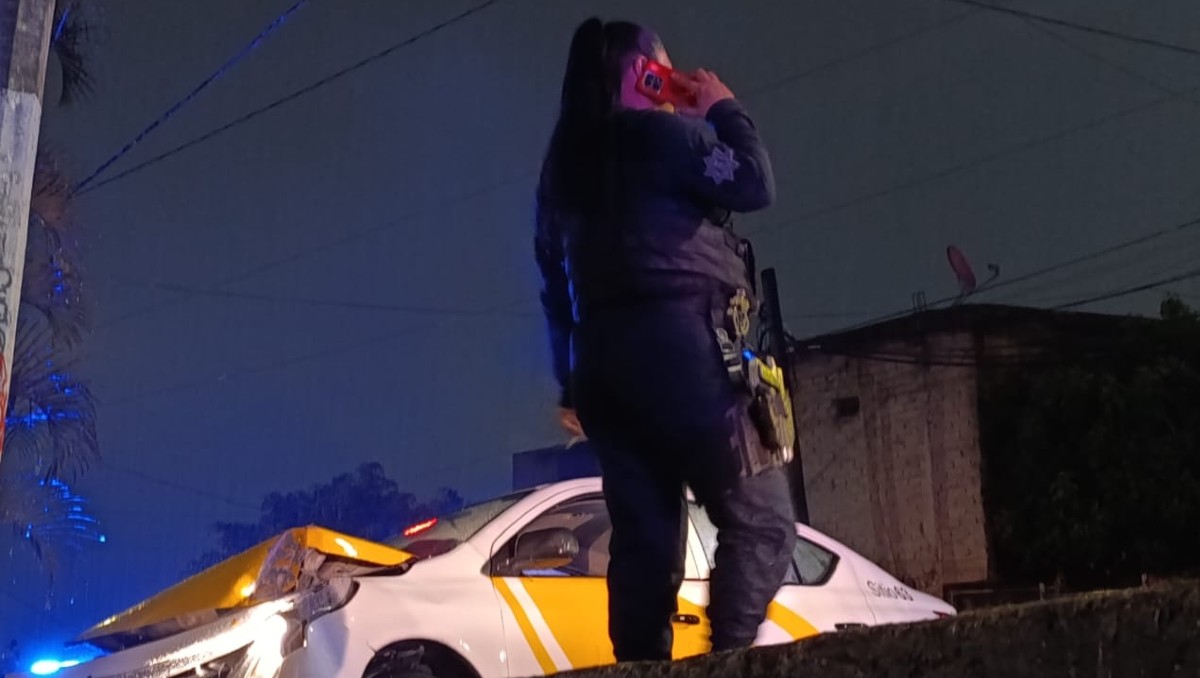 Policías vigilan lugar de asesinato de un taxista en Tlaquepaque (Vicente Torres Alfaro)