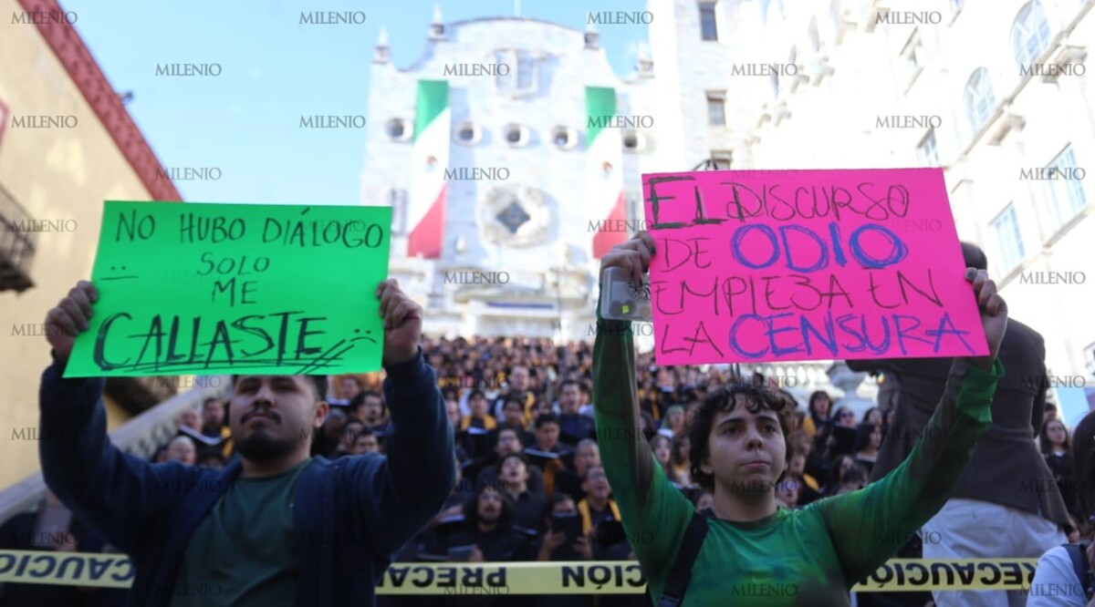 Alumnos de la UG se manifiestan tras cierre de exposición | Daniela Béjar