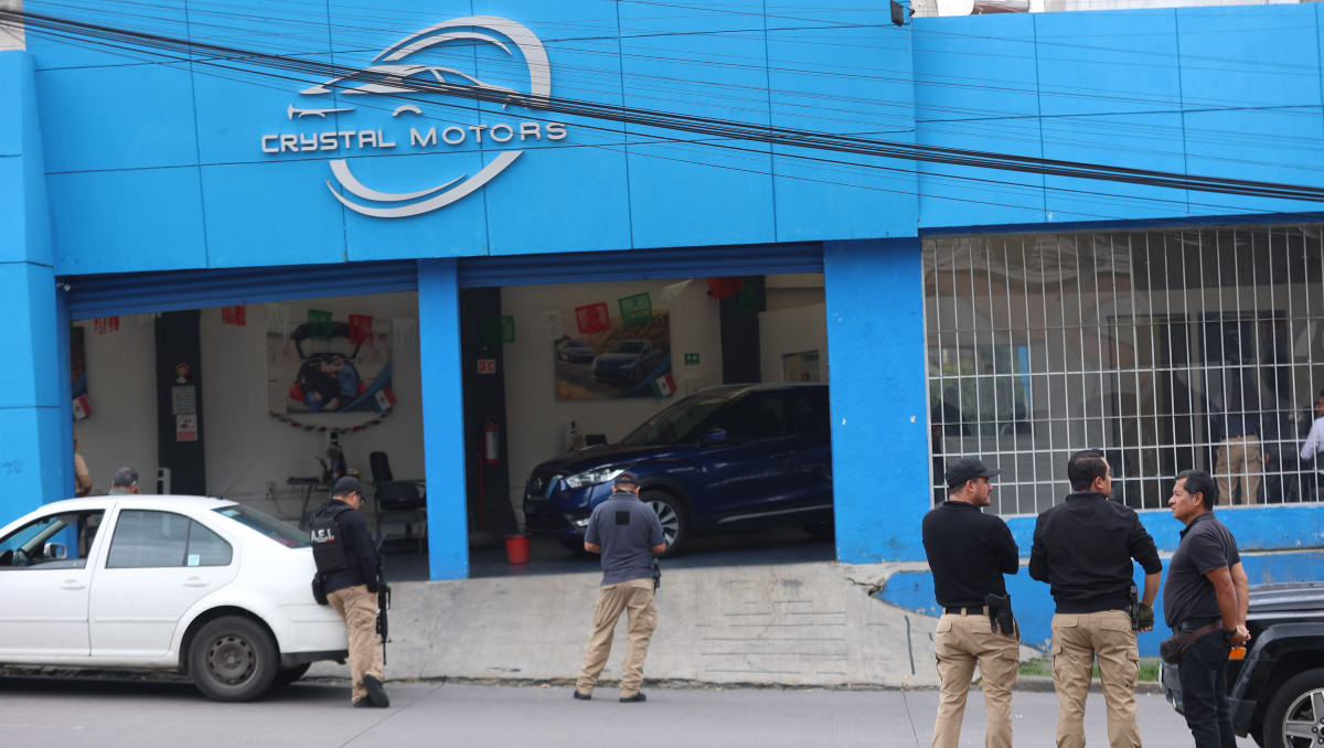 Catean concesionaria de autos 'Crystal Motors' por posible fraude en Puebla | Agencia Es Imagen