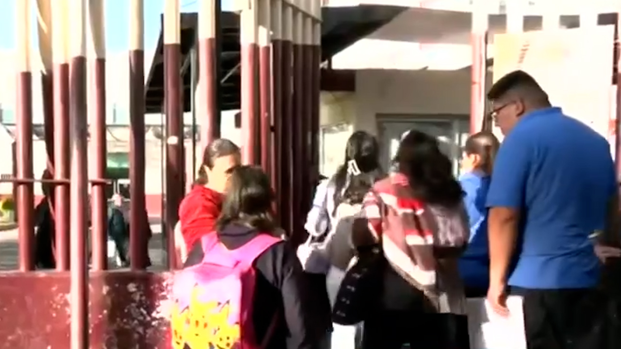Hospital ISSSTE Zaragoza atiende a 11 heridos tras accidente de pipa de gas en Iztapalapa
