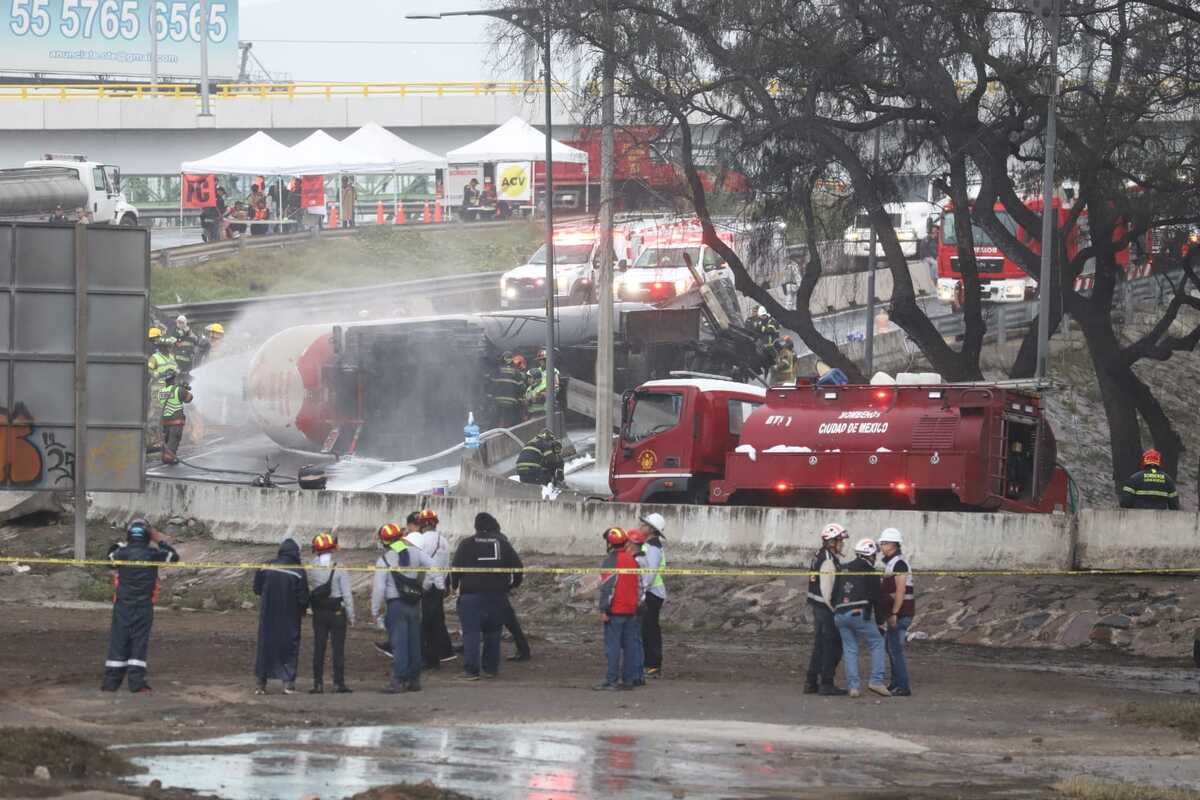 Informe sobre explosión de pipa en Iztapalapa | Foto: Javier Ríos